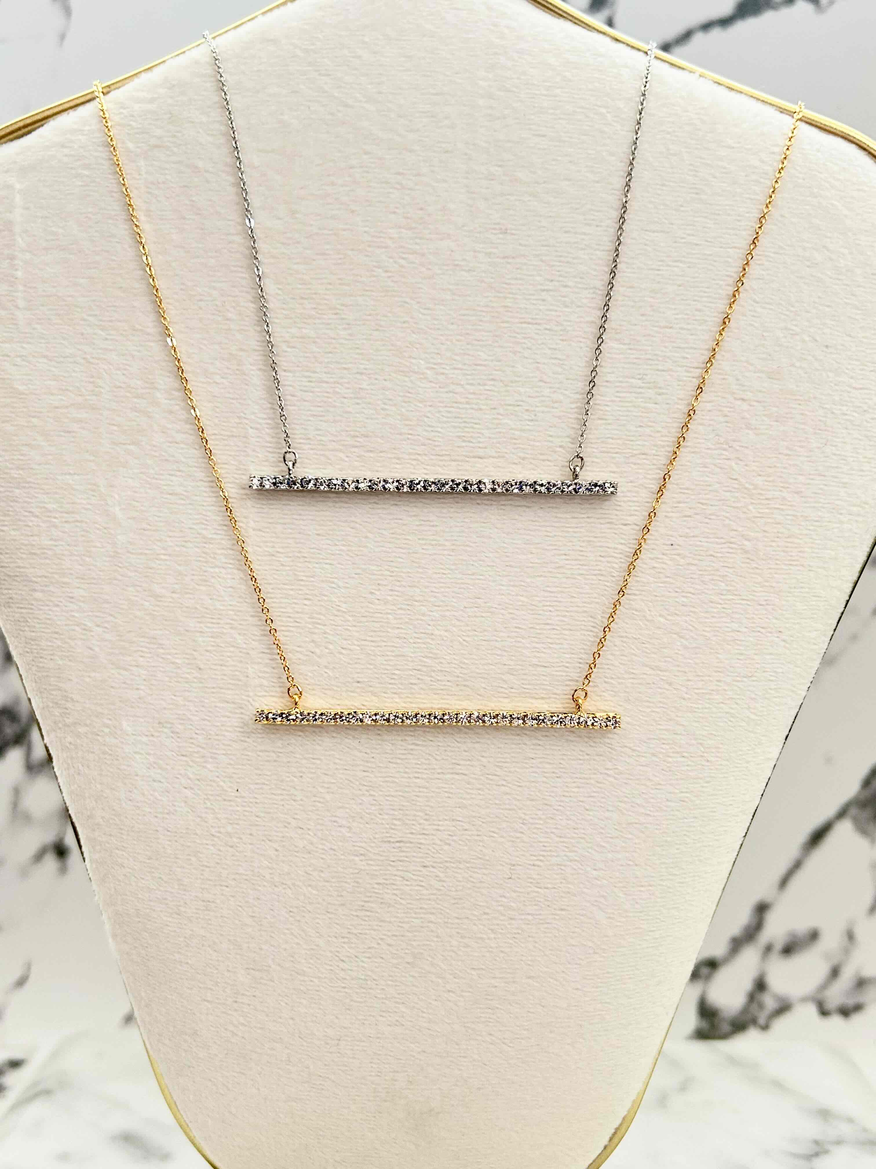 クリスタルスティックショートネックレス