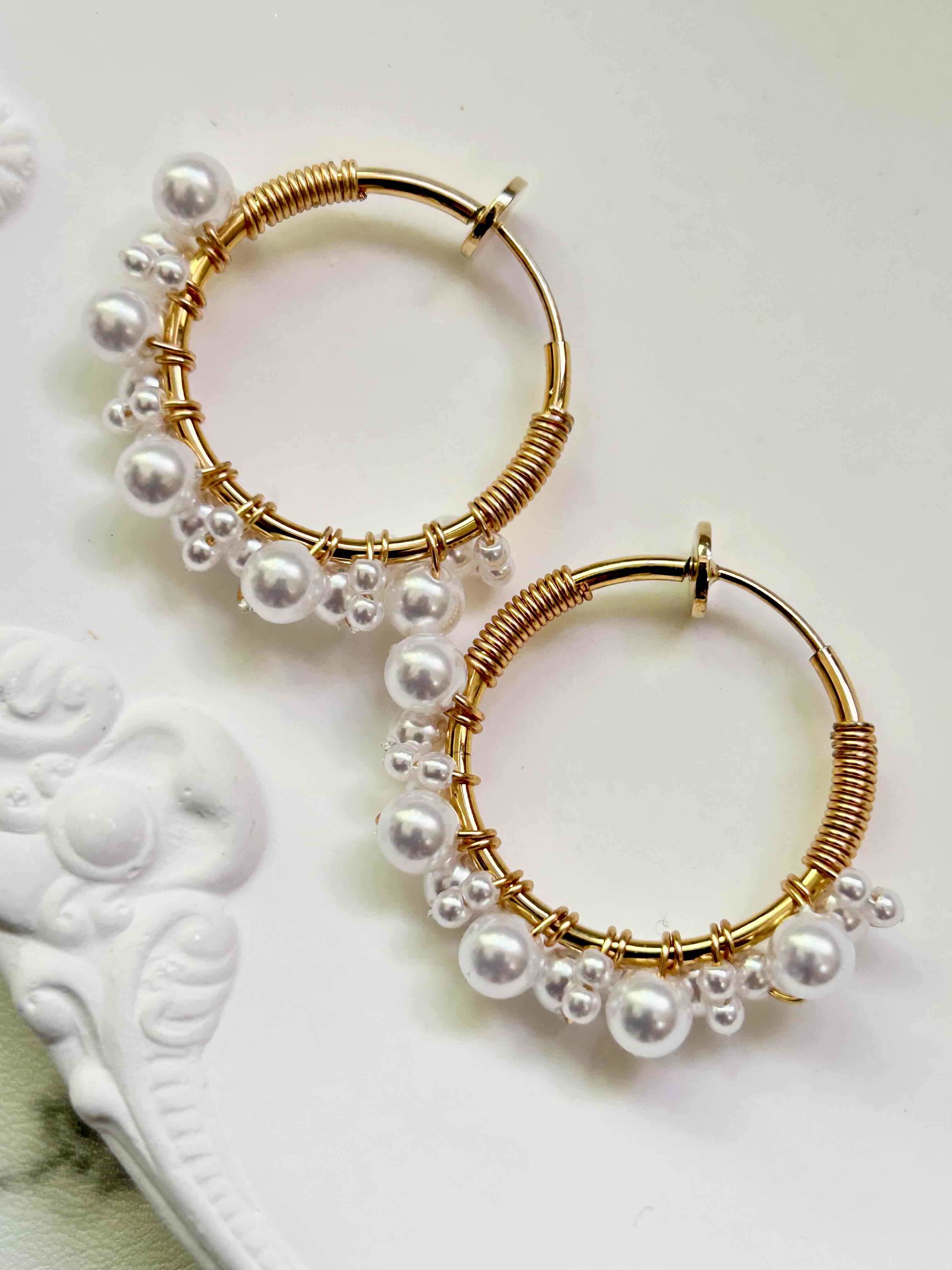 ピアスみたいなイヤリング　マルチパールフープイヤリング