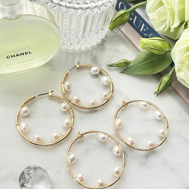 ピアスみたいに見えるイヤリング 華奢ミドルフープの淡水パールラウンドイヤリング