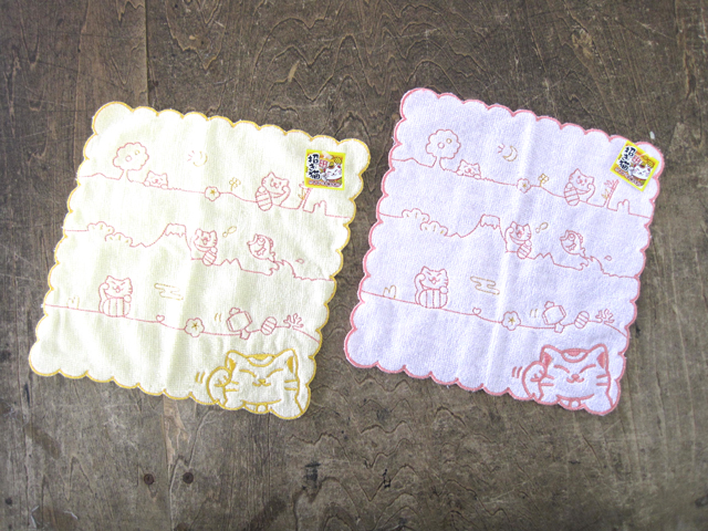 刺繍ハンカチタオル　招き猫