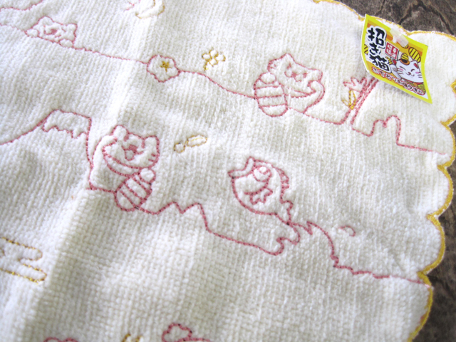 刺繍ハンカチタオル 招き猫