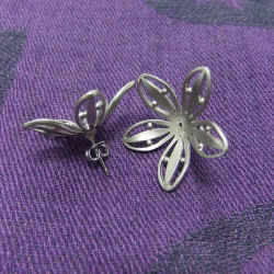 フラワーアクセサリーベースピアス用