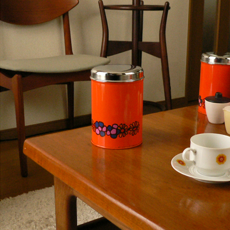 オランダのレトロなオレンジ色ビスケット缶　*amber design*北欧家具やビンテージ雑貨等のインテリア通販