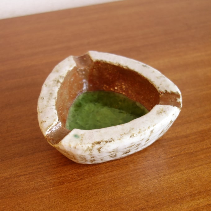 ビンテージ陶器灰皿　三角形