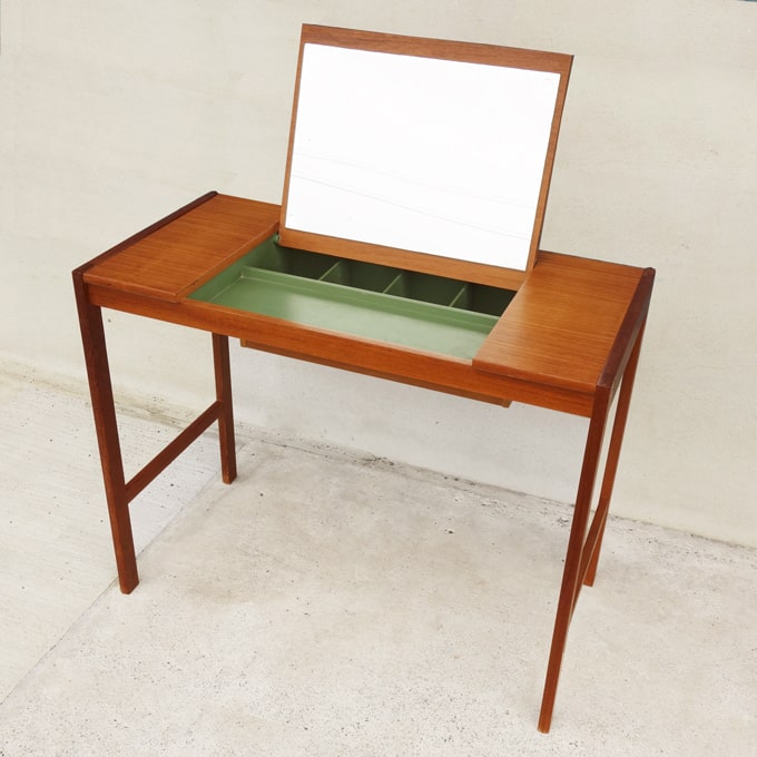 北欧ビンテージのデスク型ドレッサー