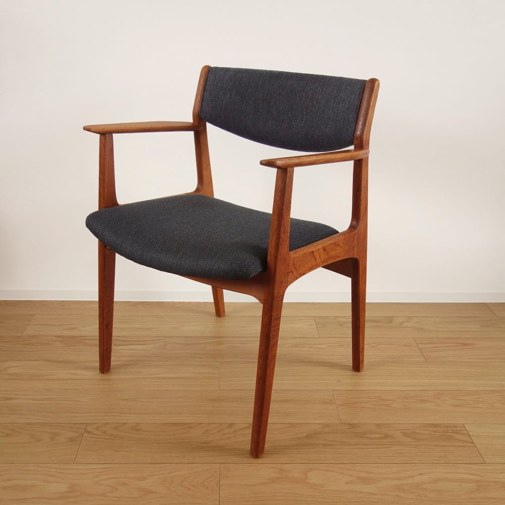 北欧ヴィンテージ木製アームチェア　ネイビー