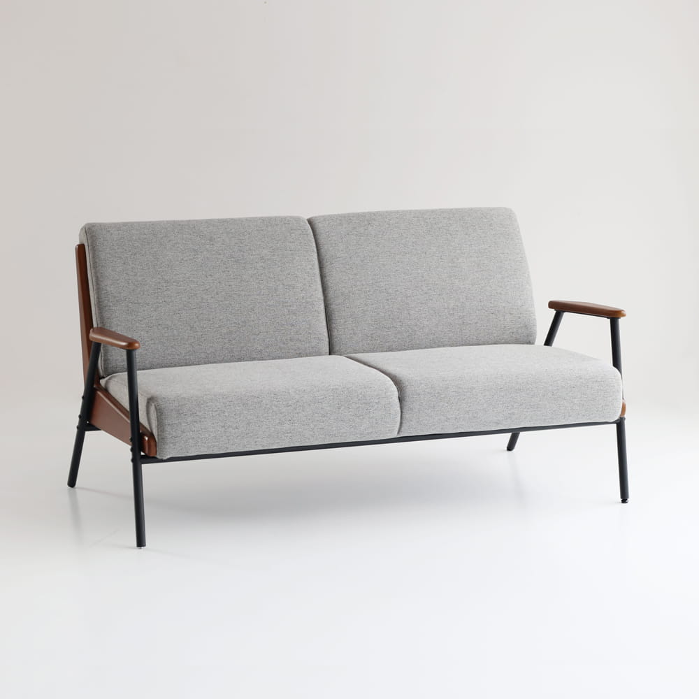 ウッドアームの鉄脚2人掛けソファ