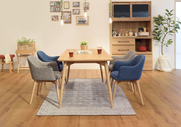 ナチュラルな雰囲気の４人掛けダイニングセット