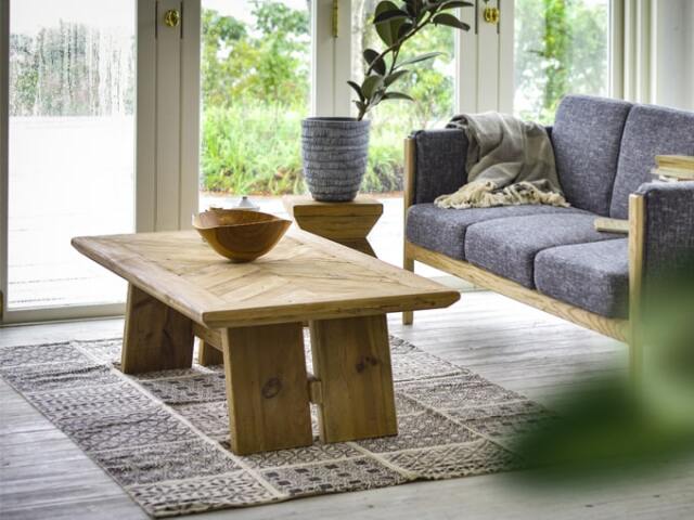 おしゃれな古材リメイクのセンターテーブル