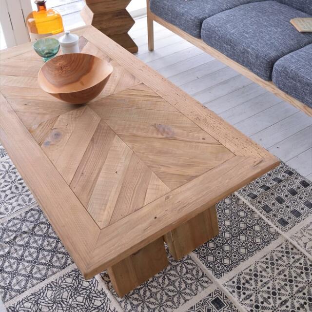 ヘリンボーンがおしゃれなセンターテーブル