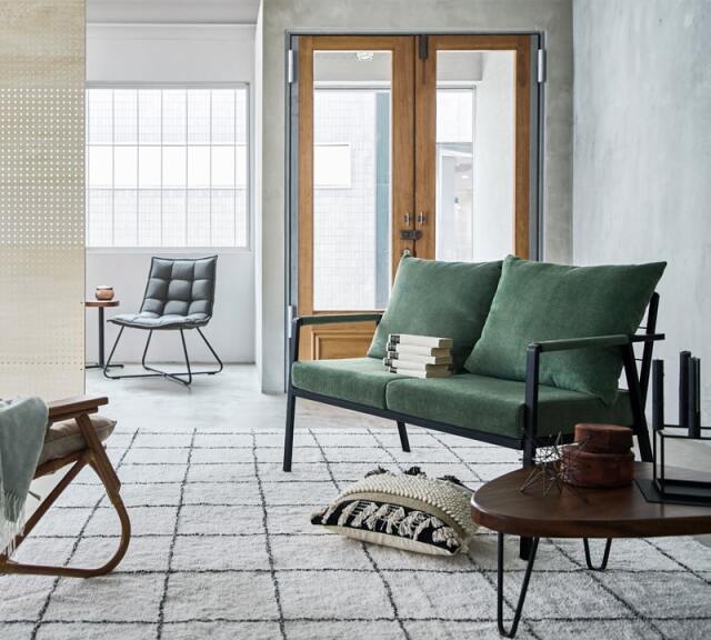 小さめでおしゃれなコーデュロイ2人掛けソファ