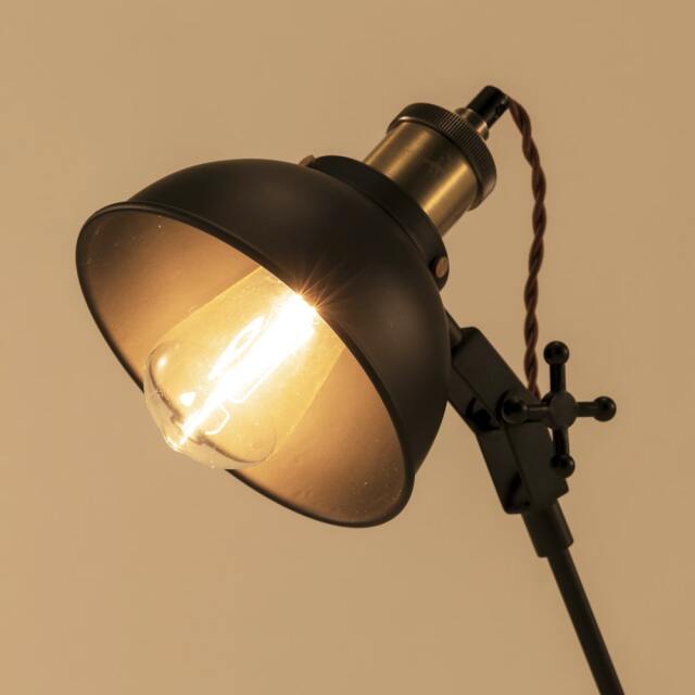 レトロ電球付きのデスクライト