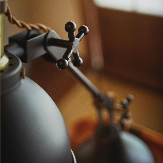 インダストリアルなデスクライト