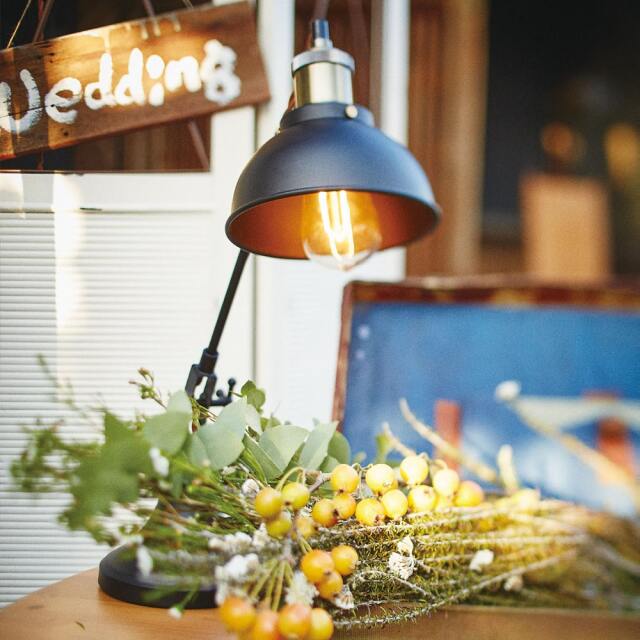 黒くて格好いい置き型照明