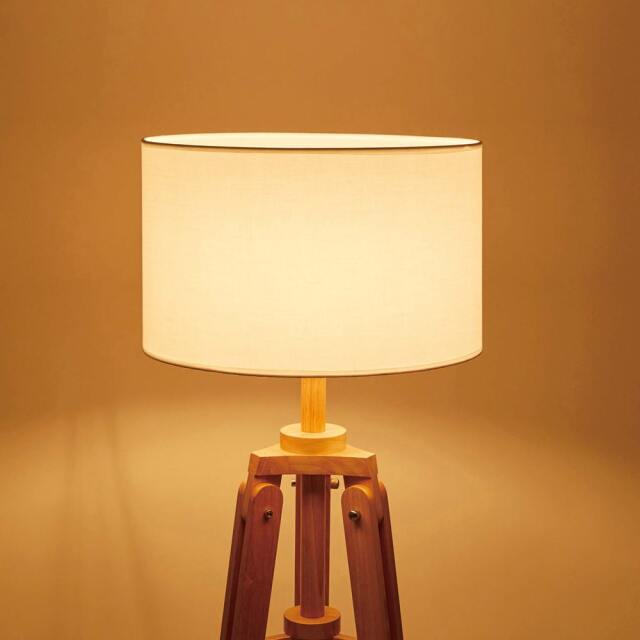 木脚のスタンドライト