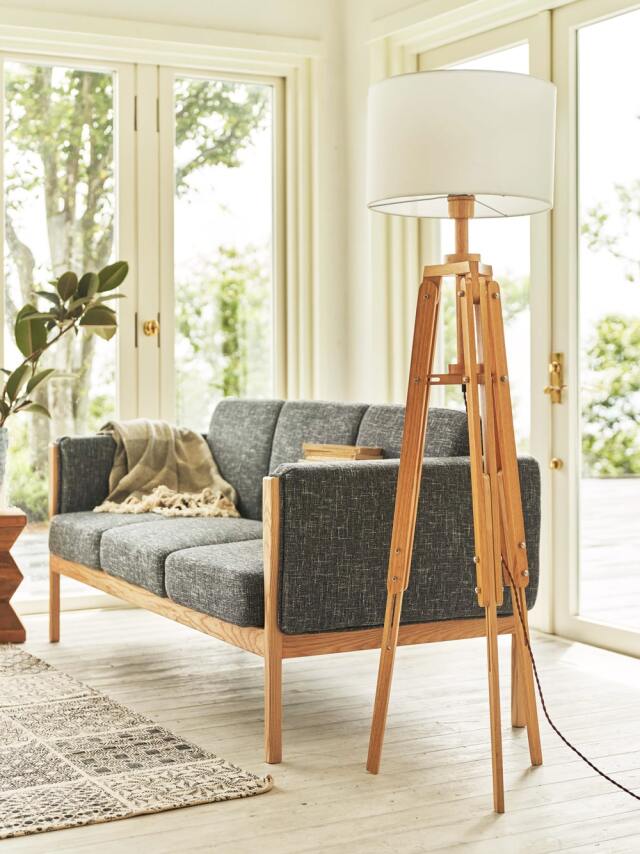 おしゃれな床置きスタンドライト木脚