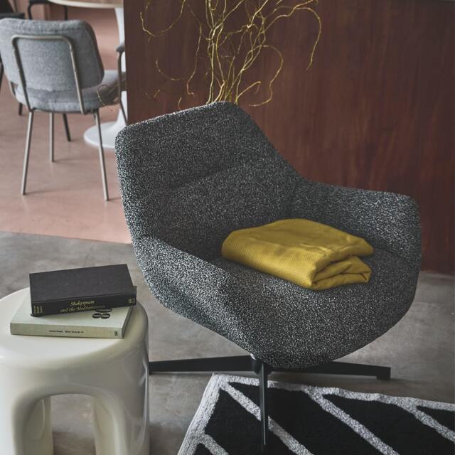 フォルムが格好いいラウンジチェア