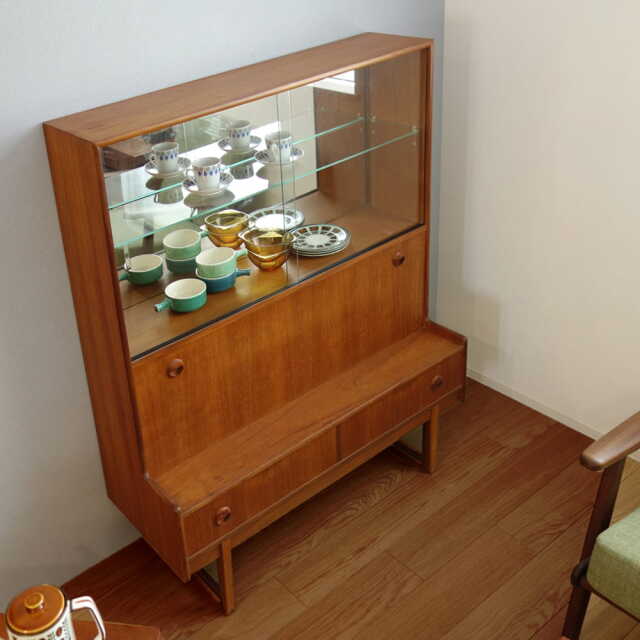 ビンテージのカップボード