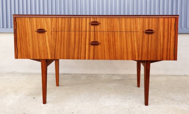 サイドボード　イギリスヴィンテージ家具