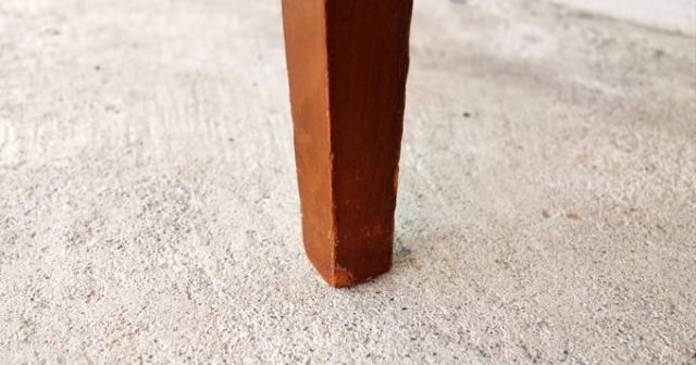 サイドボード右後ろ脚