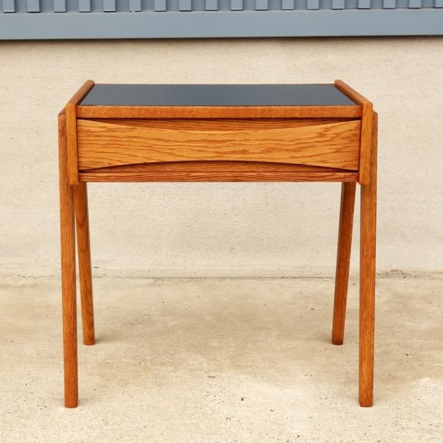 ヴィンテージ木製ナイトテーブル　黒ガラス天板