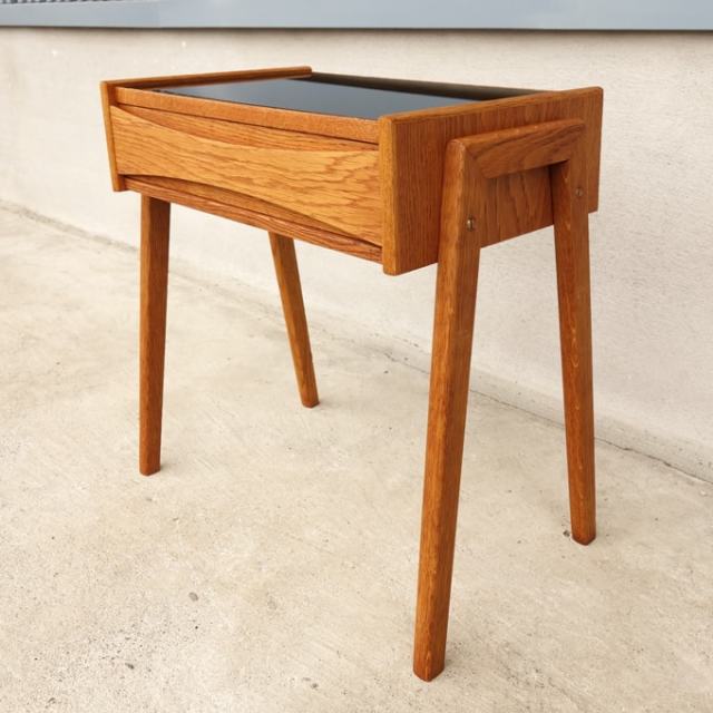 北欧ナイトテーブル（サイドテーブル）