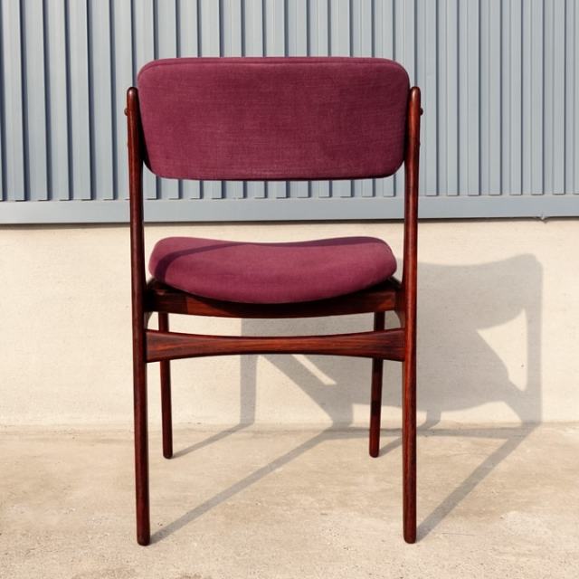 ヴィンテージ紫ファブリック椅子　後ろ側