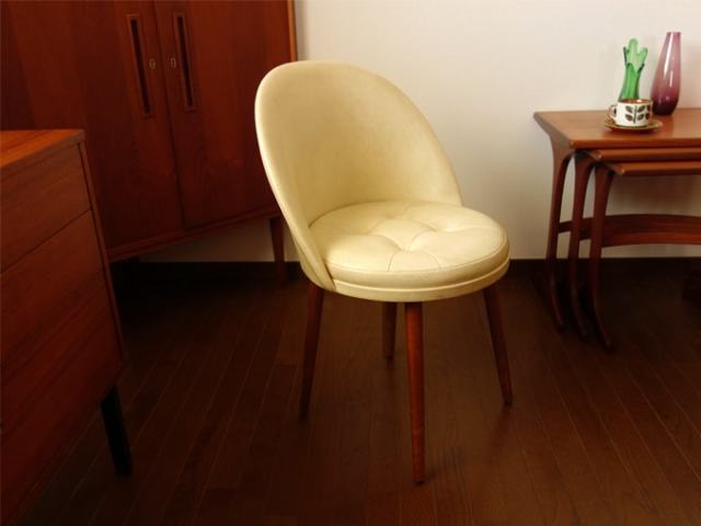 ヴィンテージチェア　座面ボタン留め合皮