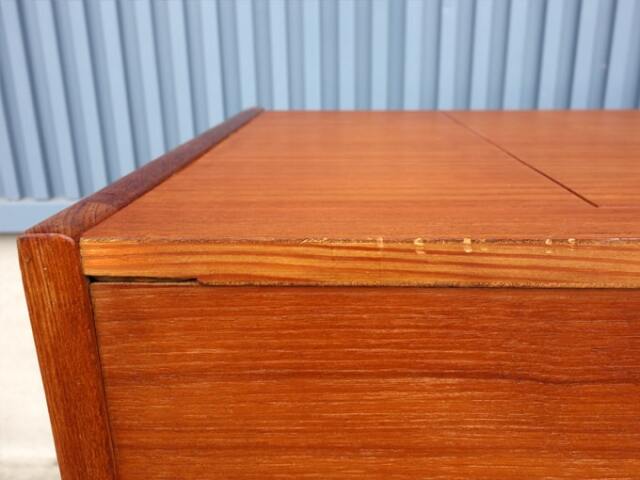 デスク背面　状態