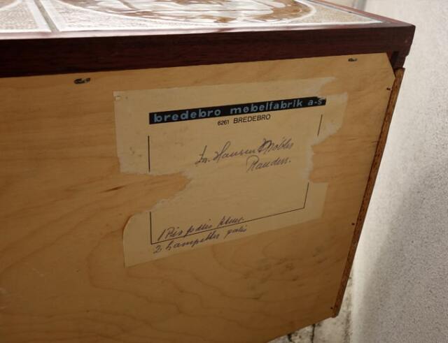 デンマークのヴィンテージTV台　裏シール