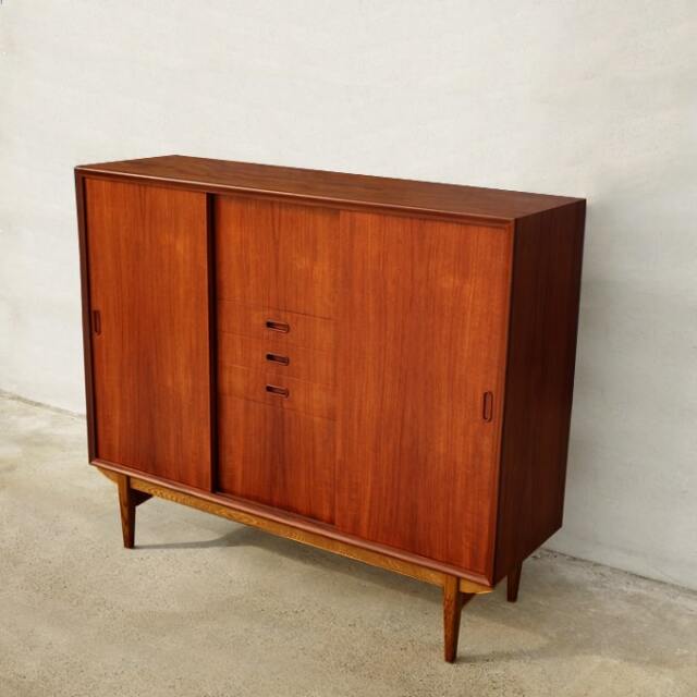 北欧ビンテージ木製キャビネット