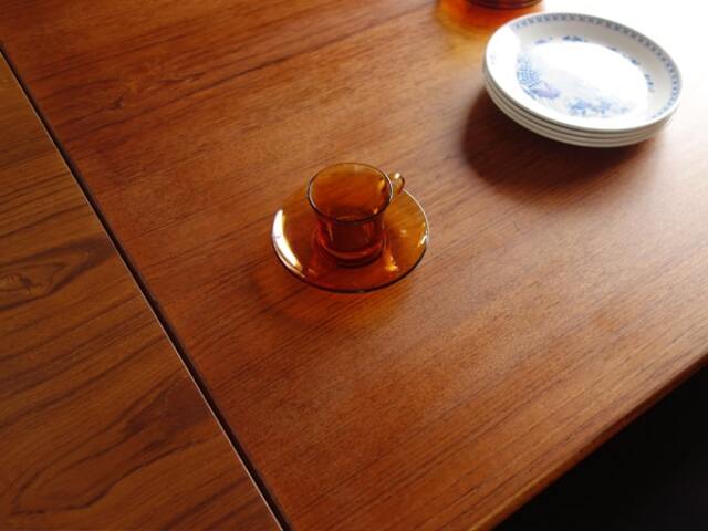 味わい深いヴィンテージのダイニングテーブル