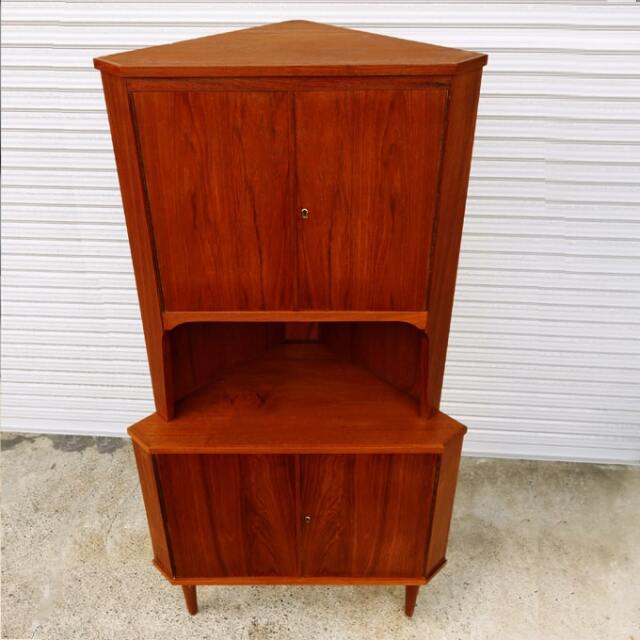 角に設置できる収納家具