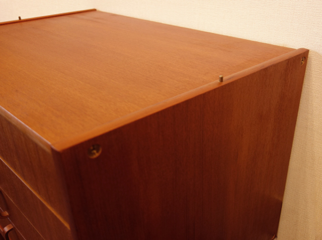 ２分割可能な本棚　棚取り付け部