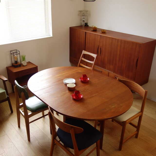 北欧ビンテージだ円形ダイニングテーブル