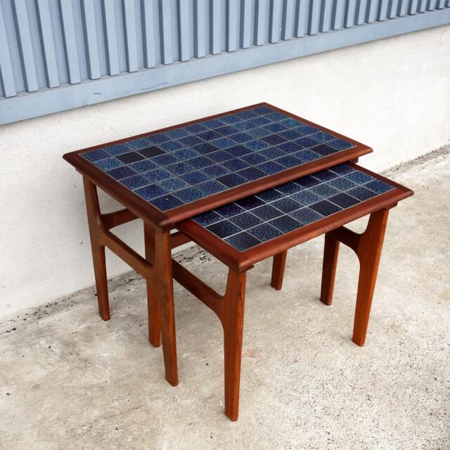 ヴィンテージのタイルテーブル青