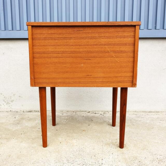 ナイトテーブル後ろ面