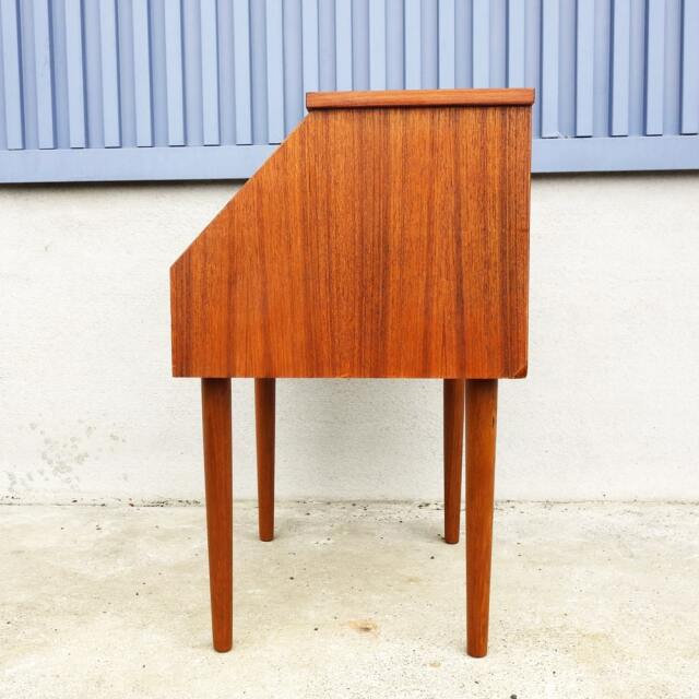 北欧ナイトテーブル右側