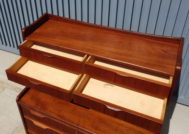 ビューロー上段の小さいひきだし