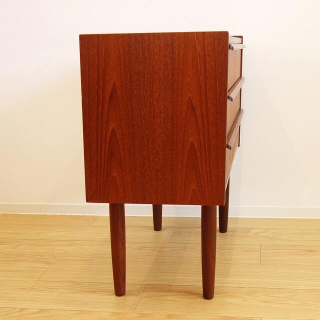 ヴィンテージ3段チェスト左側面