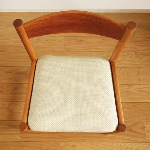 ダイニングチェア座面アイボリー