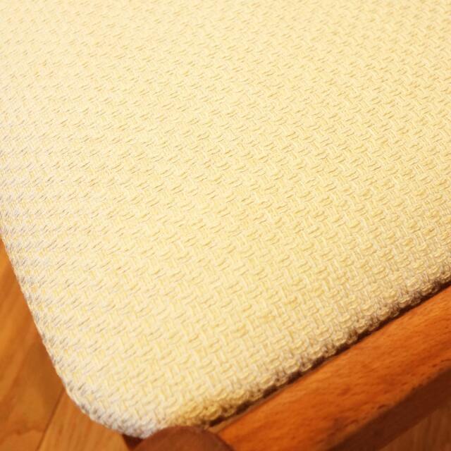 ビンテージチェア座面アイボリー　アップ