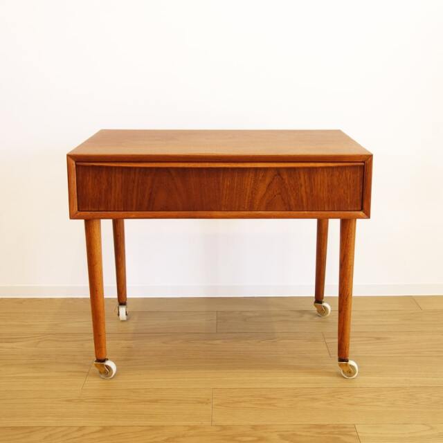 ヴィンテージのソーイングテーブル チーク｜北欧家具通販・アンバー