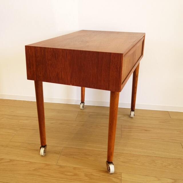 ヴィンテージのソーイングテーブル チーク｜北欧家具通販・アンバー