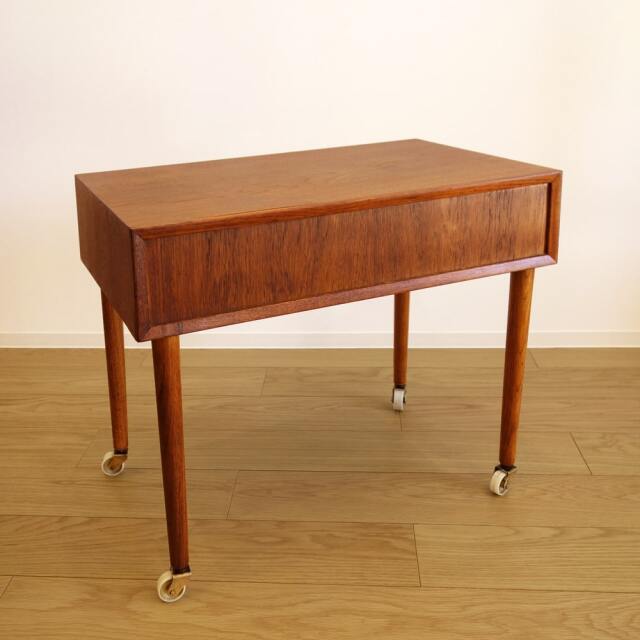 ソーイングテーブル後ろ面