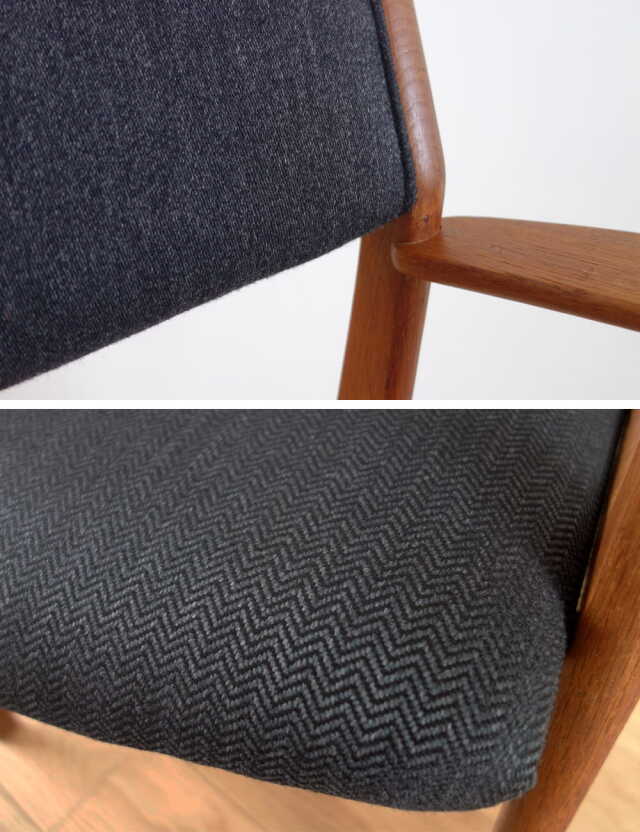 ネイビーブルーのアームチェア背もたれと座面