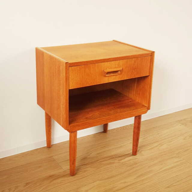 北欧ヴィンテージ・ナイトテーブル