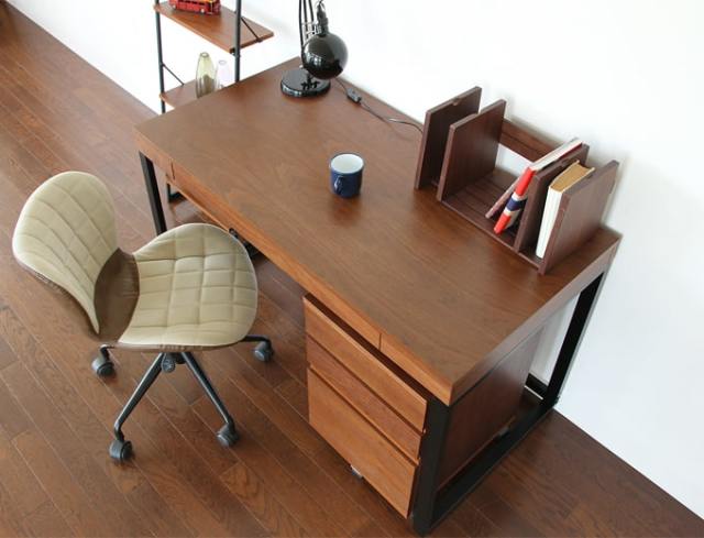 デスクとキャビネットのセット