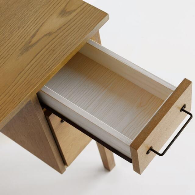 ひきだし内部は桐無垢材