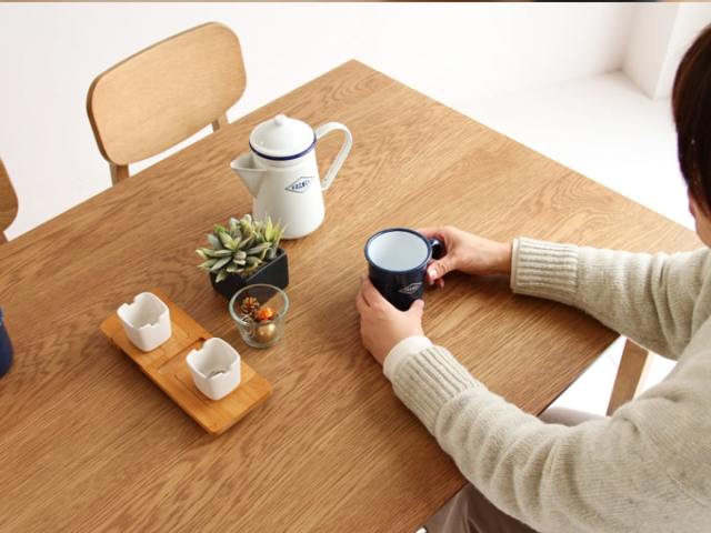 奥行き75cmの小さいダイニングテーブル